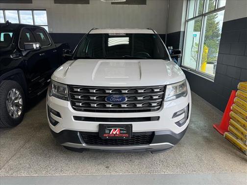 White Platinum Metallic Tri-Coat (ug) 2017 Ford Explorer XLT