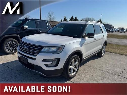 White Platinum Metallic Tri-Coat 2017 Ford Explorer XLT
