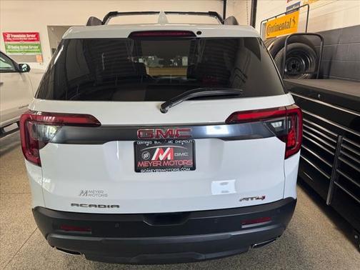 2023 GMC Acadia AWD AT4