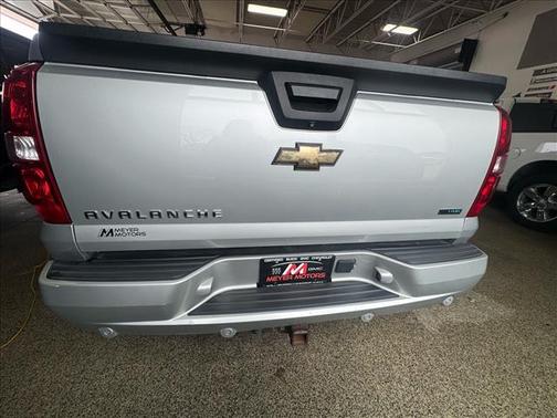 Sheer Silver Metallic 2011 Chevrolet Avalanche 1500 LS