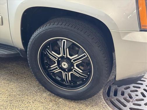 Sheer Silver Metallic 2011 Chevrolet Avalanche 1500 LS