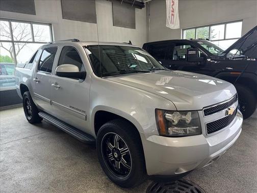 Sheer Silver Metallic 2011 Chevrolet Avalanche 1500 LS