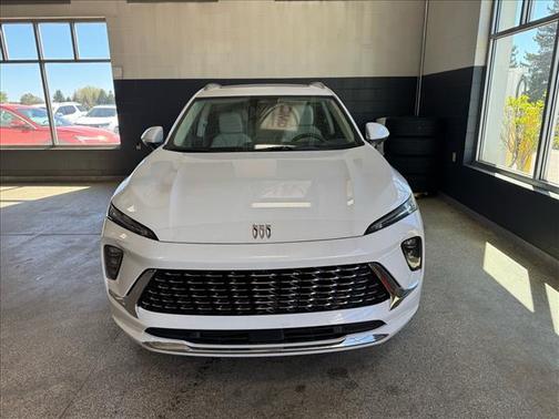 Iridescent White Tricoat (gep) 2026 Buick Envision Avenir AWD