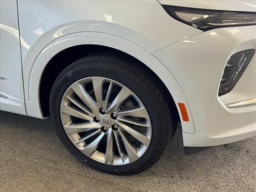 Iridescent White Tricoat (gep) 2026 Buick Envision Avenir AWD