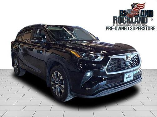 Midnight Black 2023 Toyota Highlander XLE