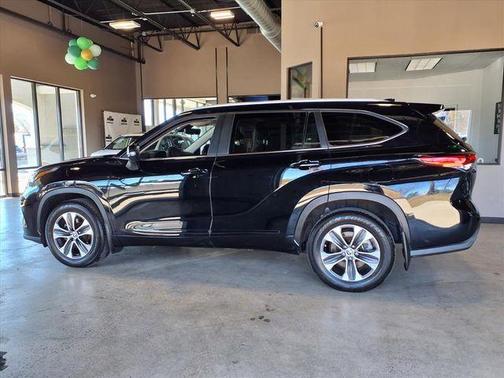 Midnight Black 2023 Toyota Highlander XLE