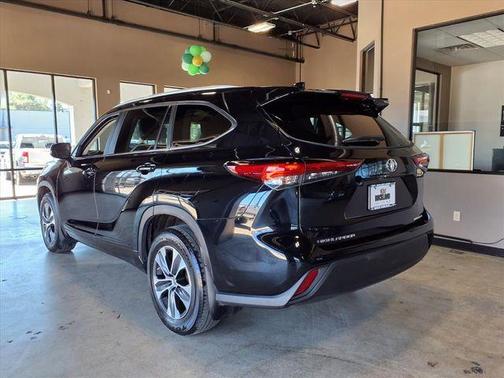 Midnight Black 2023 Toyota Highlander XLE