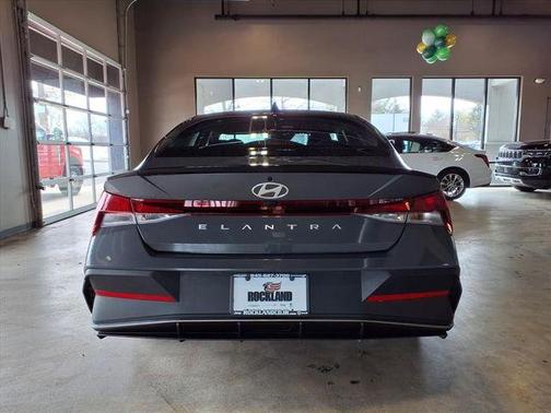 2025 Hyundai ELANTRA SEL Sport