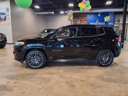 Diamond Black 2022 Jeep Compass Altitude