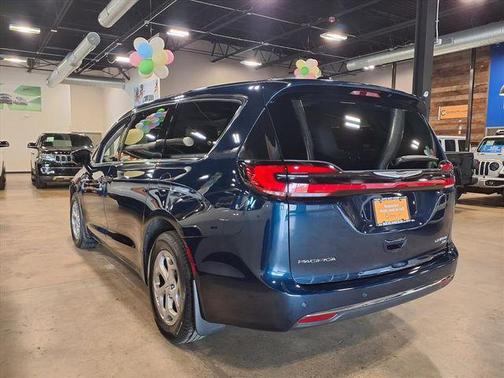 Fathom Blue Pearlcoat 2024 Chrysler Pacifica Limited