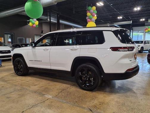 Bright White Clearcoat 2025 Jeep Grand Cherokee L Laredo