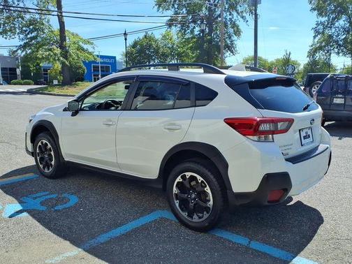 Crystal White Pearl 2022 Subaru Crosstrek Premium