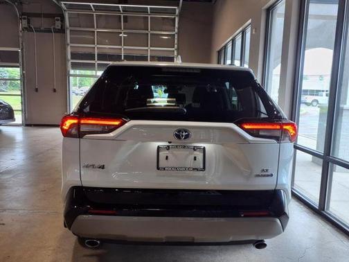 2024 Toyota RAV4 Hybrid SE