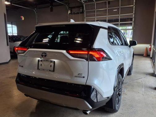 2024 Toyota RAV4 Hybrid SE