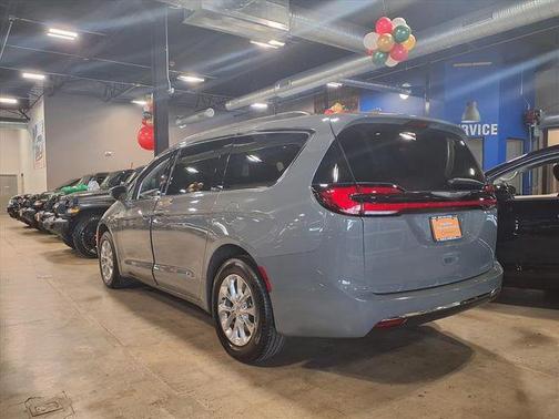 2022 Chrysler Pacifica Touring-L
