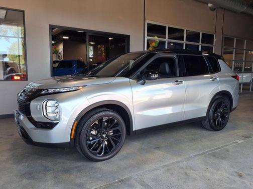 Gray 2024 Mitsubishi Outlander SEL
