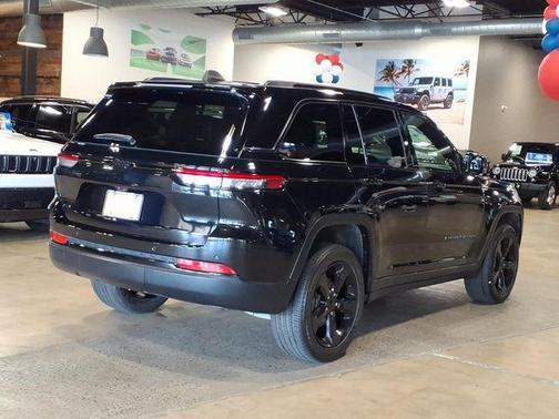 Diamond Black 2024 Jeep Grand Cherokee Laredo