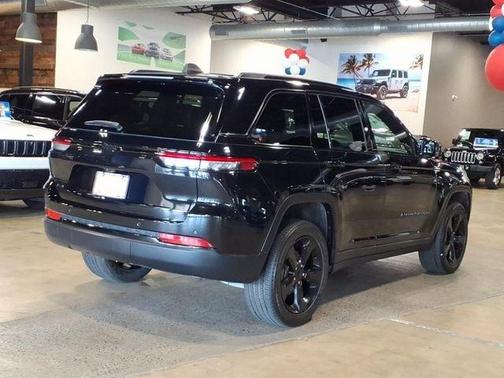 Diamond Black 2024 Jeep Grand Cherokee Laredo