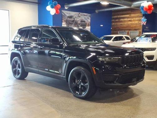 Diamond Black 2024 Jeep Grand Cherokee Laredo