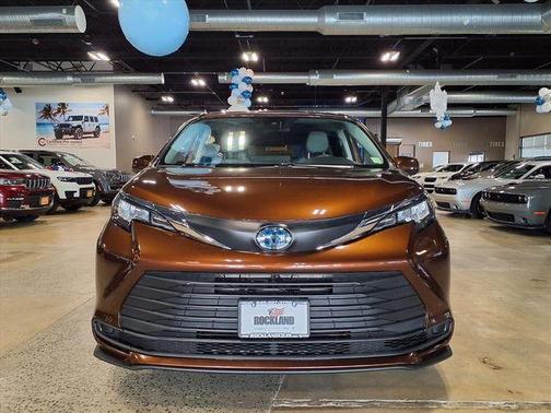 2021 Toyota Sienna LE