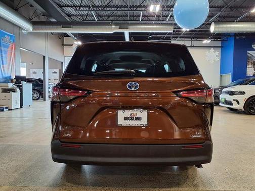 2021 Toyota Sienna LE