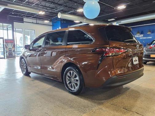 2021 Toyota Sienna LE