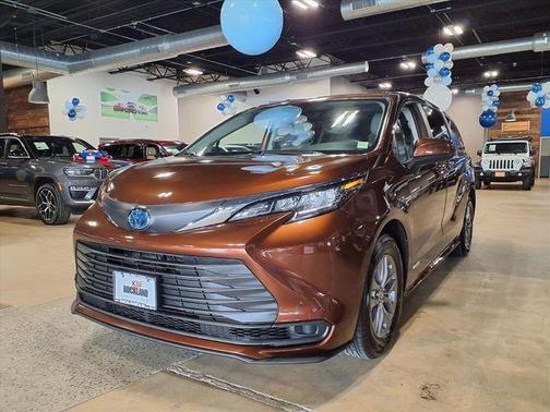 2021 Toyota Sienna LE