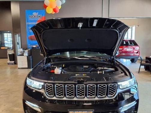 2022 Jeep Grand Cherokee Summit