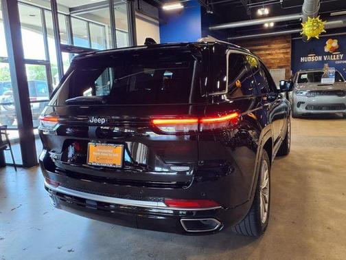 2022 Jeep Grand Cherokee Summit