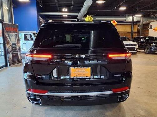 2022 Jeep Grand Cherokee Summit