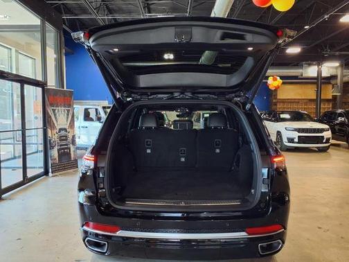 2022 Jeep Grand Cherokee Summit