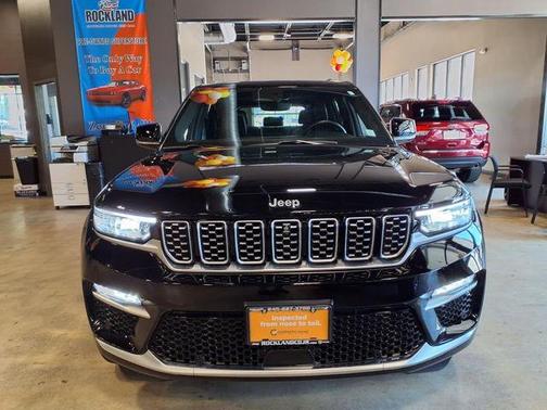 2022 Jeep Grand Cherokee Summit