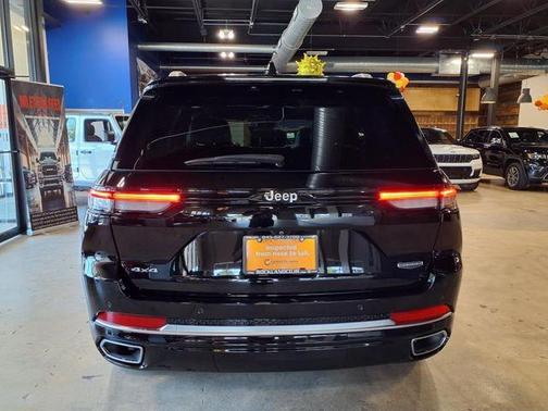 2022 Jeep Grand Cherokee Summit