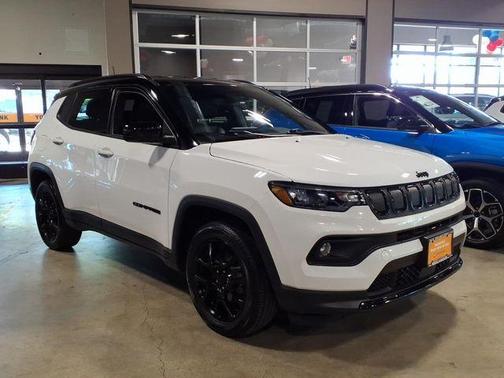 Bright White Clearcoat 2022 Jeep Compass Altitude