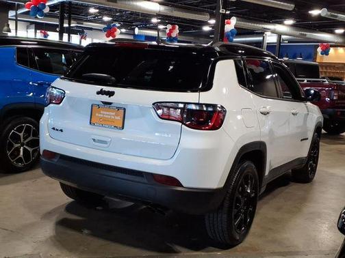 Bright White Clearcoat 2022 Jeep Compass Altitude