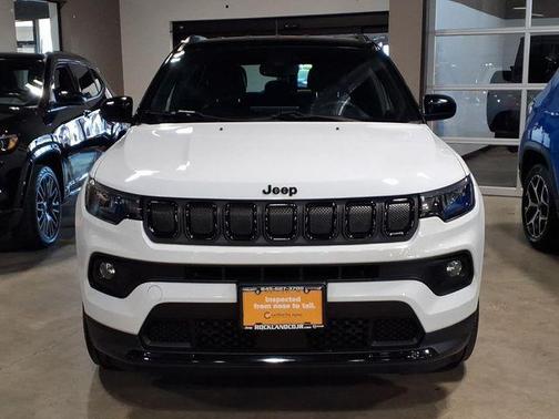 Bright White Clearcoat 2022 Jeep Compass Altitude