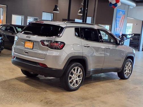 2022 Jeep Compass Latitude Lux
