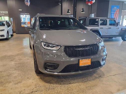 2022 Chrysler Pacifica Touring-L