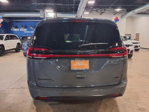 2022 Chrysler Pacifica Touring-L