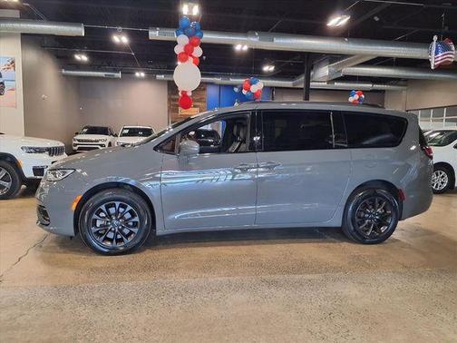 2022 Chrysler Pacifica Touring-L