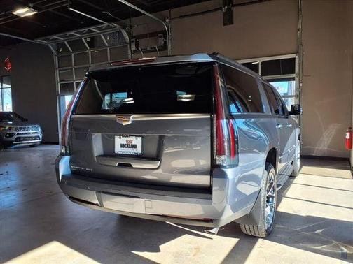 2018 Cadillac Escalade ESV Luxury