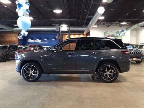 2023 Jeep Grand Cherokee Summit