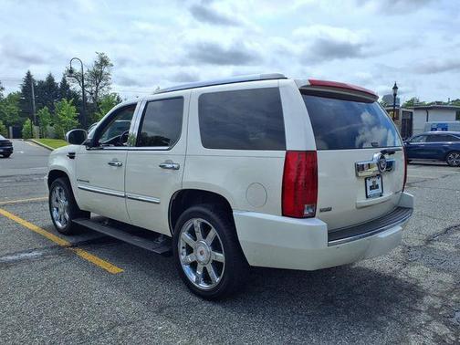 White Diamond Clearcoat 2009 Cadillac Escalade Base