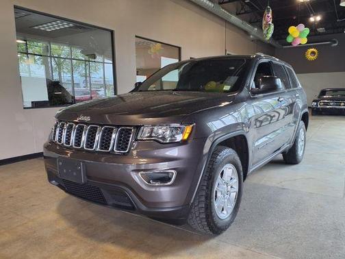 Granite Crystal Clearcoat Metallic 2020 Jeep Grand Cherokee Laredo E