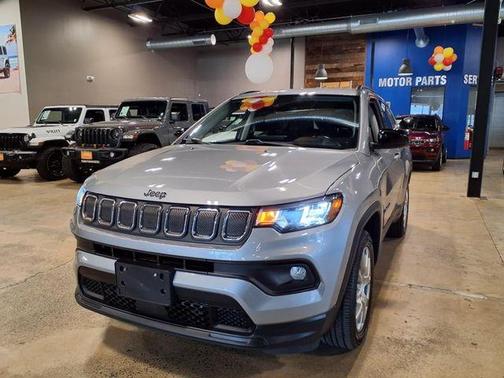 2022 Jeep Compass Latitude Lux