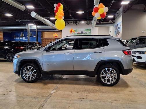 2022 Jeep Compass Latitude Lux