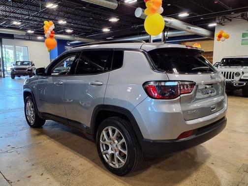 2022 Jeep Compass Latitude Lux
