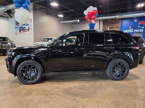 Diamond Black 2024 Jeep Grand Cherokee Summit