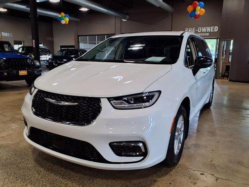 2024 Chrysler Pacifica Touring-L