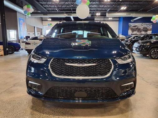 Fathom Blue Pearlcoat 2024 Chrysler Pacifica Pinnacle